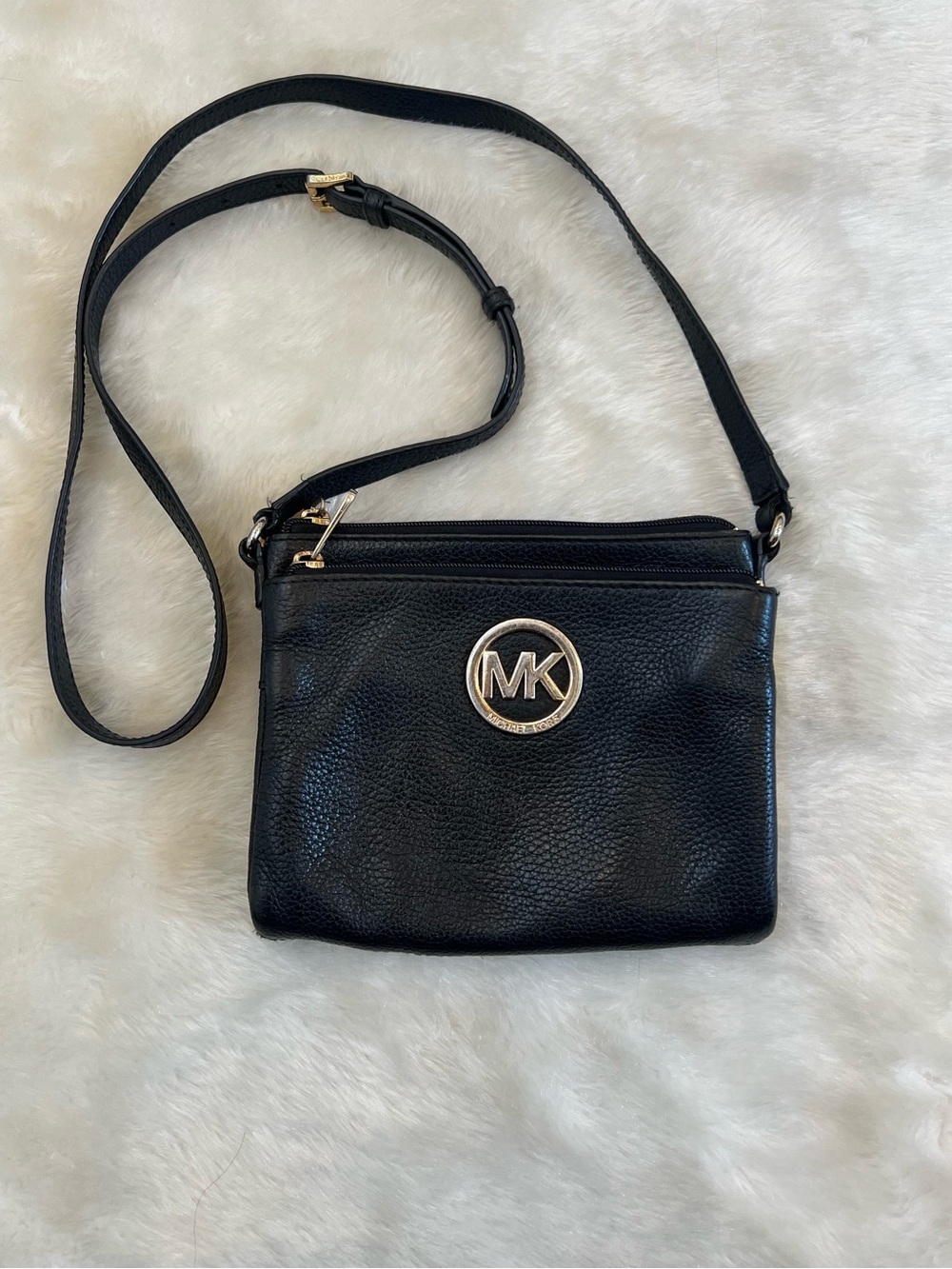 Michael Kors Fulton Black Pebbled
Leather Crossbody